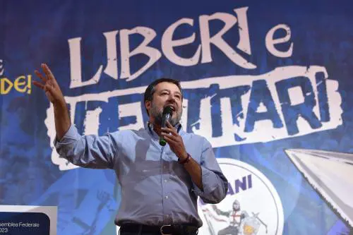 Lega di lotta con la Le Pen all'attacco degli eurosocialisti