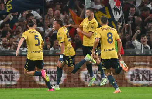 Pazzo Napoli: sotto 2-0 col Genoa pareggia con Raspadori e Politano