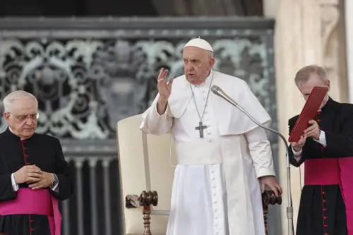 "Nessun reato". Scagionato l'ex vescovo conservatore "dimissionato" dal Papa 