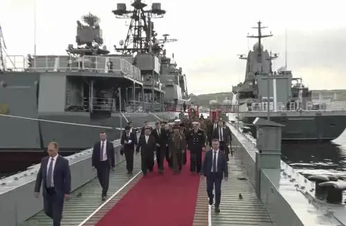 Sfida tra Nato e Russia tra i ghiacci dell'Artico. Mosca: "Prenderemo misure necessarie"