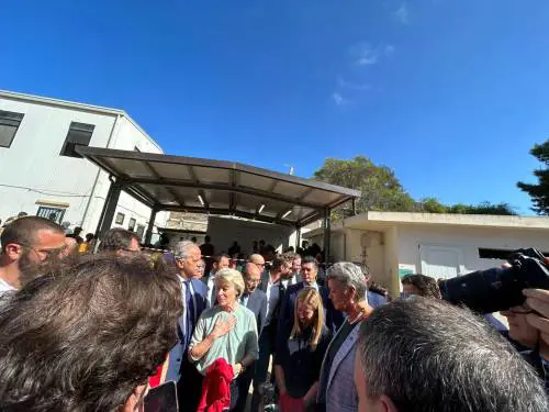 Giorgia Meloni e Ursula von der Leyen in visita a Lampedusa