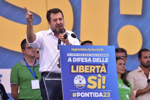 "Dureremo 5 anni, non ci divideranno". L'orgoglio di Salvini dal palco di Pontida
