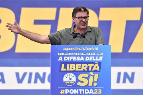 Guerra e investimenti: l'avvertimento di Giorgetti ai "falchi" Ue