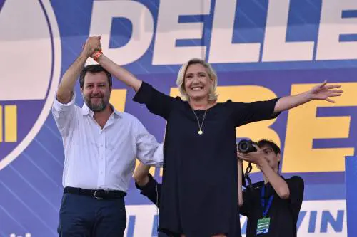 Il patto della salamella con la Le Pen per "liberare" l'Ue: campagna a due e maxi-evento