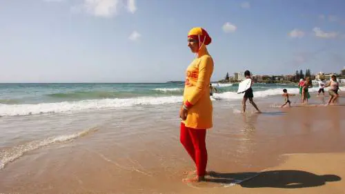Bikini o burkini: da libere a sottomesse