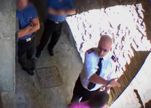 "Schiaffeggiato da un maresciallo". Il video choc: cosa è accaduto a Viterbo 