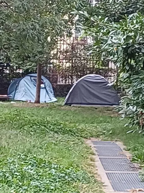 "Via Padova, la sera il parco diventa una tendopoli a cielo aperto"