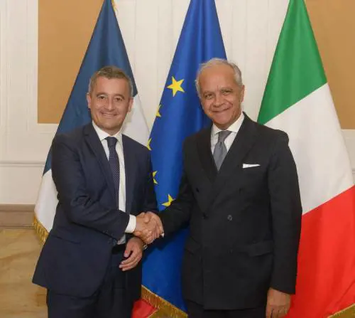 La Francia chiude i confini. "Non si può accogliere tutti, è un messaggio sbagliato"
