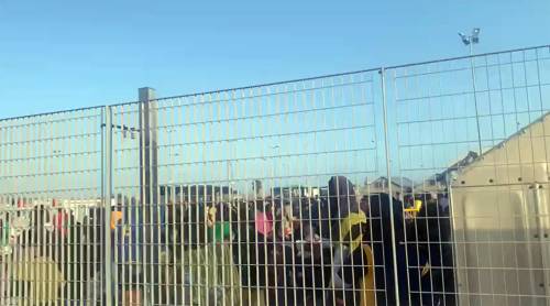 Caos a Porto Empedocle. Salvato bimbo di 3 anni sbarcato senza genitori