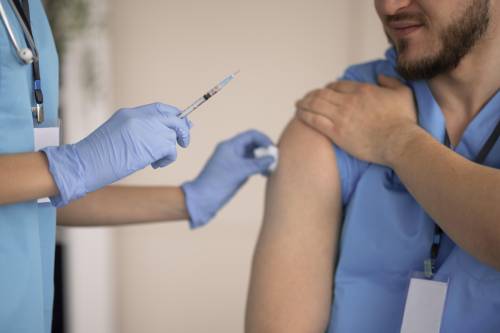 Vaccini contro l'aviaria, l'Ue firma per l'acquisto di 40 milioni di dosi