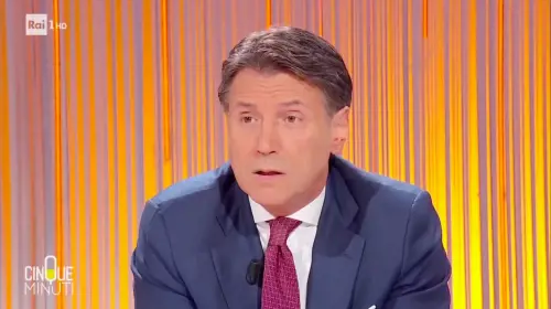 "50 euro ai migranti, 1 euro alle famiglie". L'ultimo delirio di Conte (che viene smascherato)