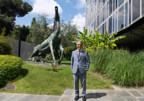 Foa porta in Rai il medico No Vax (sospeso). Rabbia di viale Mazzini: "Subito la rettifica"