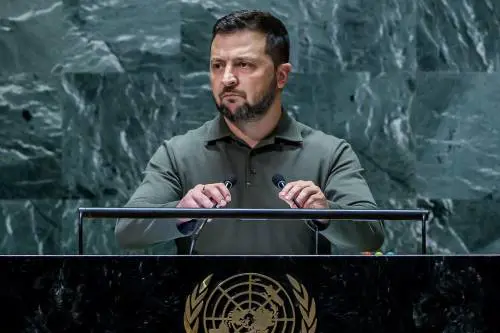 La previsione di Zelensky. "Guerra in Ue nel 2028". Putin: "Super razzo pronto"
