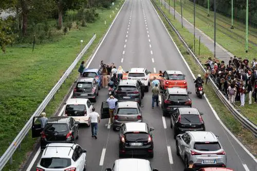 Chi blocca il traffico commette un reato