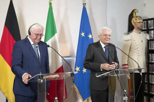 Mattarella sferza l'Europa sui migranti: "Nessuno può farcela da solo"