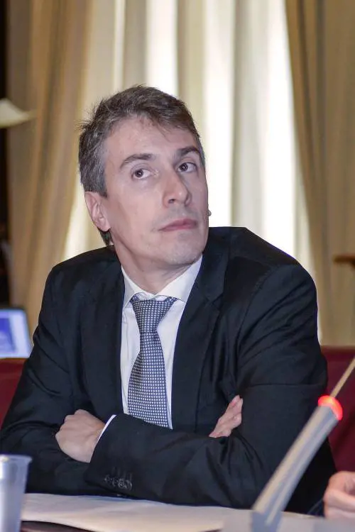 La Lega chiede la testa di Greco: "È un razzista contro gli italiani". Schlein e compagni in soccorso