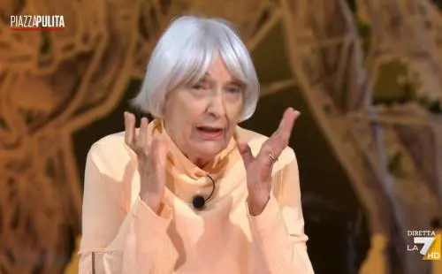 "Gli scafisti non sono trafficanti, ma poveri cristi". La lezioncina della Bompiani al governo