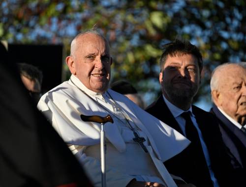 "Chi le impedisce, odia". Papa Francesco difende le Ong
