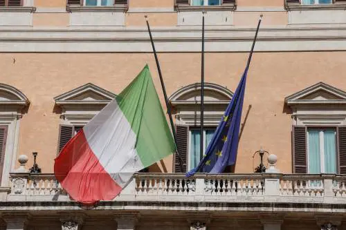 Napolitano, martedì funerali di Stato con cerimonia laica a Montecitorio