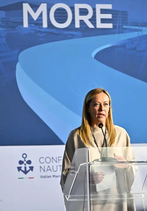 Meloni: "Superbonus? 140 miliardi tolti a sanità e istruzione"