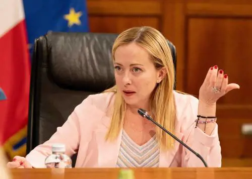 Meloni promuove lo spot di Esselunga: "Bello e toccante"