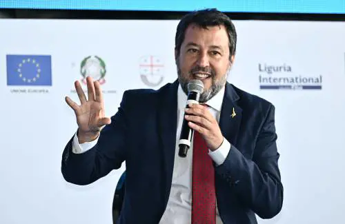 Salvini lancia un mini-condono edilizio, ma si mette di traverso sulle case vacanze