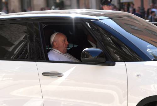 Papa Francesco a Palazzo Madama per Napolitano: l'omaggio a sorpresa del pontefice