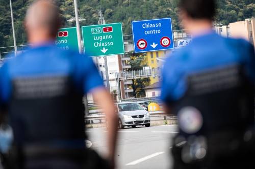 Migranti, Italia senza sbocchi: anche la Svizzera blinda i confini