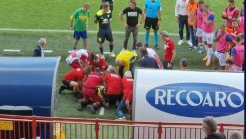 Momenti di paura in Serie C: allenatore salvato dal defibrillatore