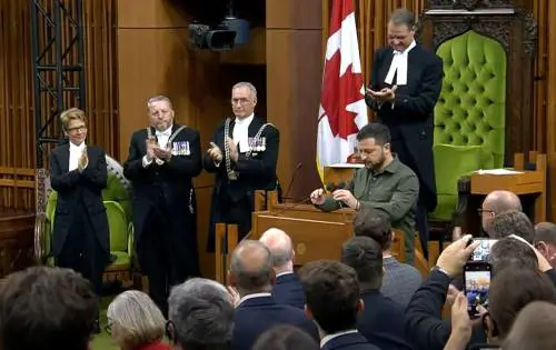 "Un eroe ucraino". Ma ha combattuto con i nazisti: il caso in Canada