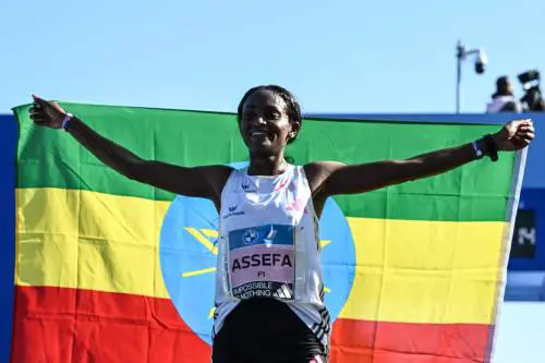 Le super scarpe monouso da 500 euro: cosa c'è dietro il nuovo record mondiale nella maratona