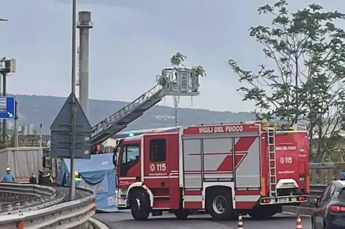 "Non ci sono prove". Quei sospetti sul cadavere appeso al guardrail