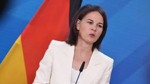 Migranti, Baerbock contro il blocco navale: "Salvare vite umane"