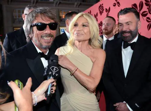 Quell'animus che emerge dalle lettere: chi è Donatella Versace