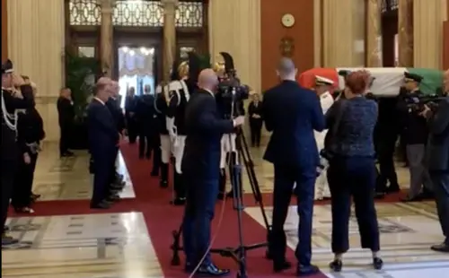 Il feretro di Napolitano lascia il Senato