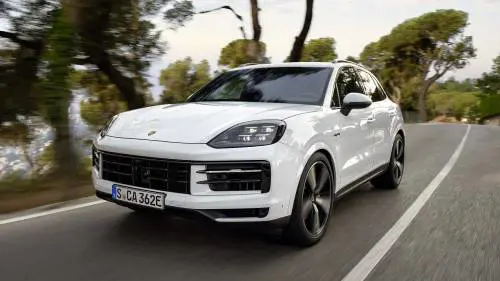 Porsche Cayenne S E-Hybrid, la nuova versione da 519 CV