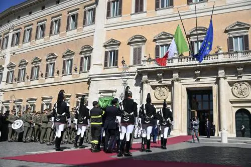 Napolitano, i funerali a Montecitorio. Il figlio: "Ha sostenuto buone battaglie e cause sbagliate"