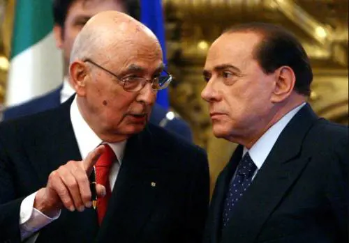 Gianni Letta: "Spero che lassù possa chiarirsi con Berlusconi". Quel rapporto travagliato tra i due