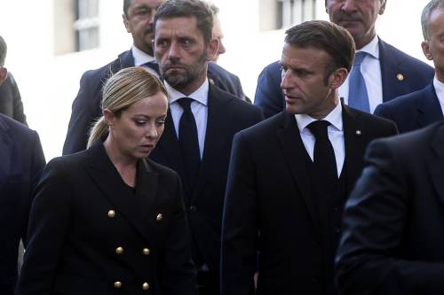 Intesa tra Meloni e Macron: sì ai 10 punti di Ursula. "Strategia Ue sui migranti" Intesa tra Meloni e Macron: sì ai 10 punti di Ursula. "Strategia Ue sui migranti"