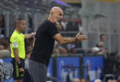 Il Milan vede Napoli e si specchia nei guai. Nervi tesi e infortuni. Campanelli d'allarme e Pioli "aspetta" Ibra