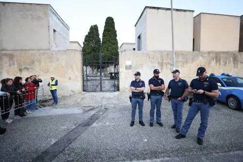 Messina Denaro, l’arrivo della bara al cimitero