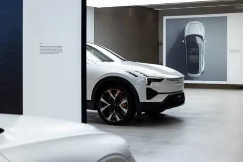 A Milano apre il primo Polestar Space d’Italia, come è fatto e cosa offre