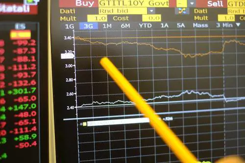 Spread ai minimi da ottobre 2021