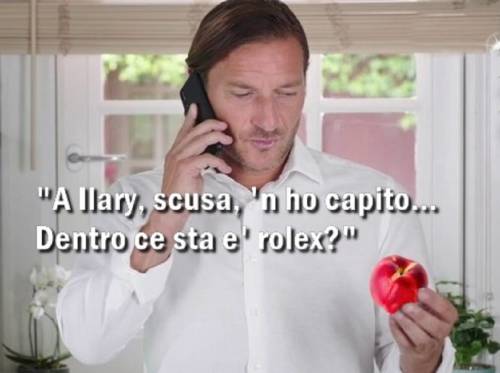 "Nella pesca ce sta e' Rolex?". Il meme dello spot Esselunga su Totti e Ilary fa impazzire il web 