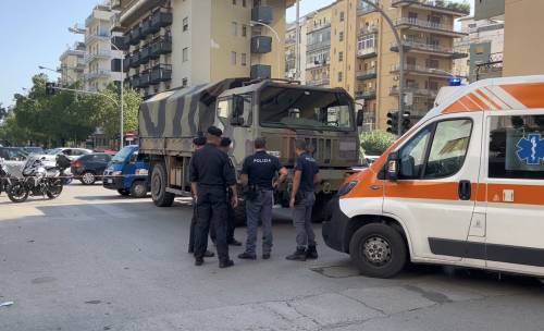 Palermo, attraversa la strada e viene travolta da un camion dell'Esercito: donna morta sul colpo