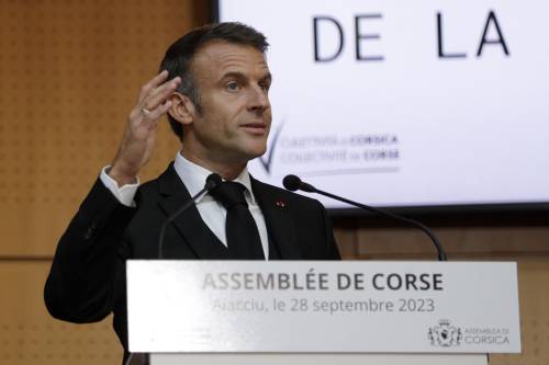 "Sì all'autonomia". L'apertura di Macron sulla Corsica