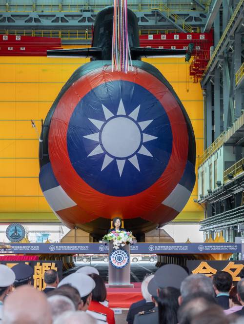 Taiwan ha varato il primo sottomarino progettato e assemblato direttamente sull'isola