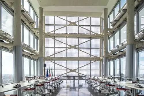 Il Pirellone celebra Berlusconi con l'intitolazione Belvedere Lombardia