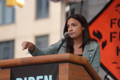 "Fabbricano prove false contro Biden": furia di Ocasio-Cortez contro i Repubblicani