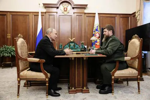 Putin torna a minacciare. "Armi nucleari avanzate". Kiev più vicina alla Nato
